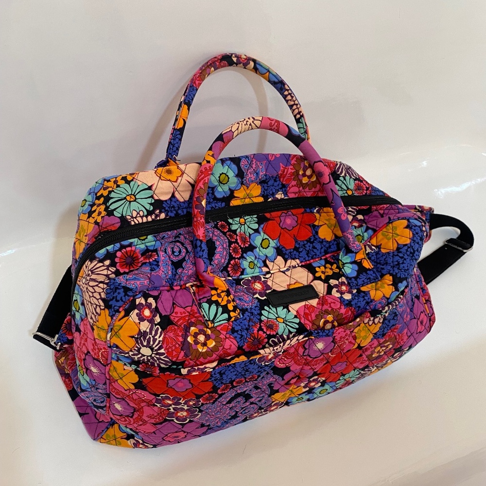 Like new- quilted Vera Bradley duffel